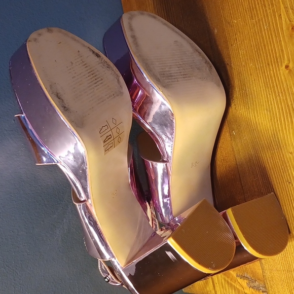 Block heeled sandals - Picture 7 of 16